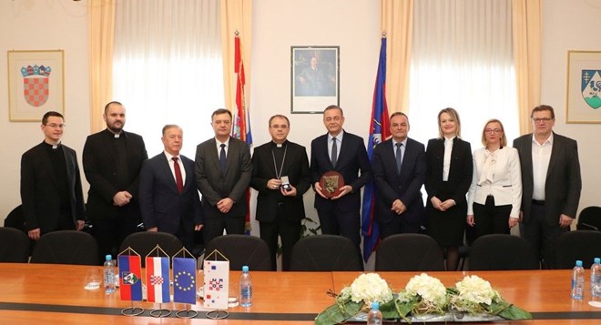 Mons. Bože Radoš na prijemu kod Koprivničko-križevačkog župana  Darka Korena